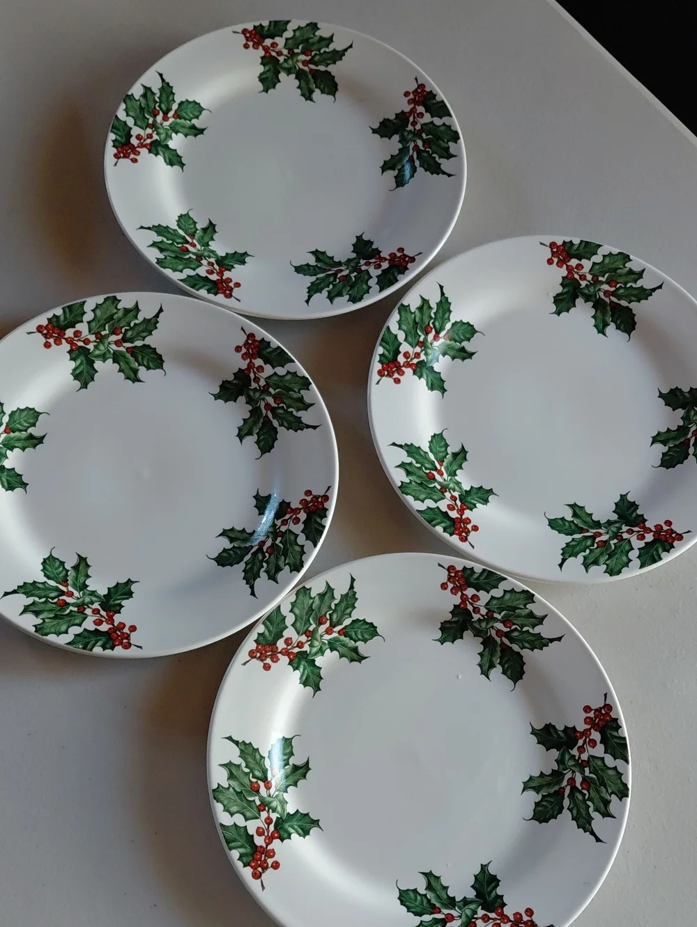 Hallmark White Dinner Plates with Green Holly and Red Berries (Set of 4)